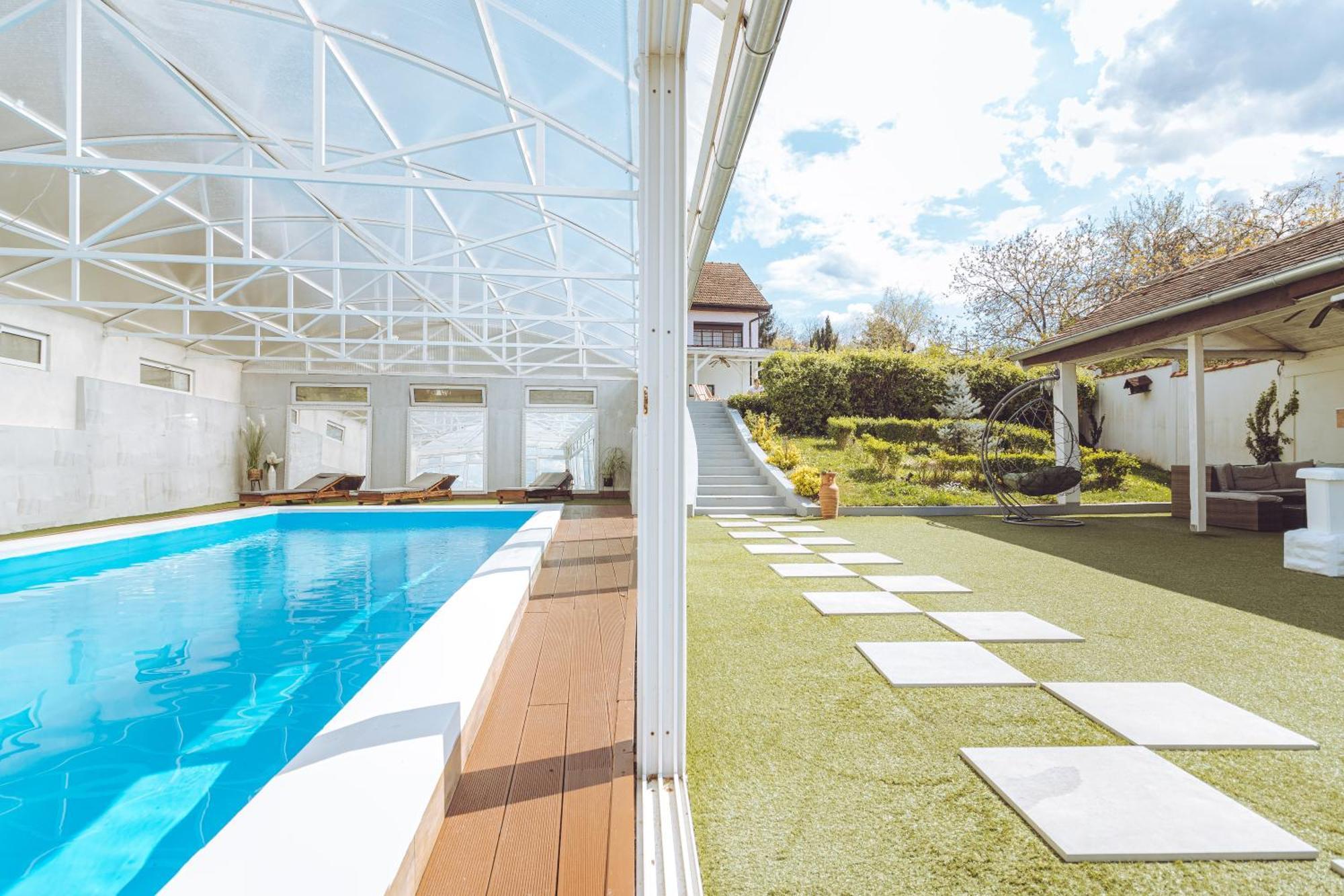 Sunshine Villa *