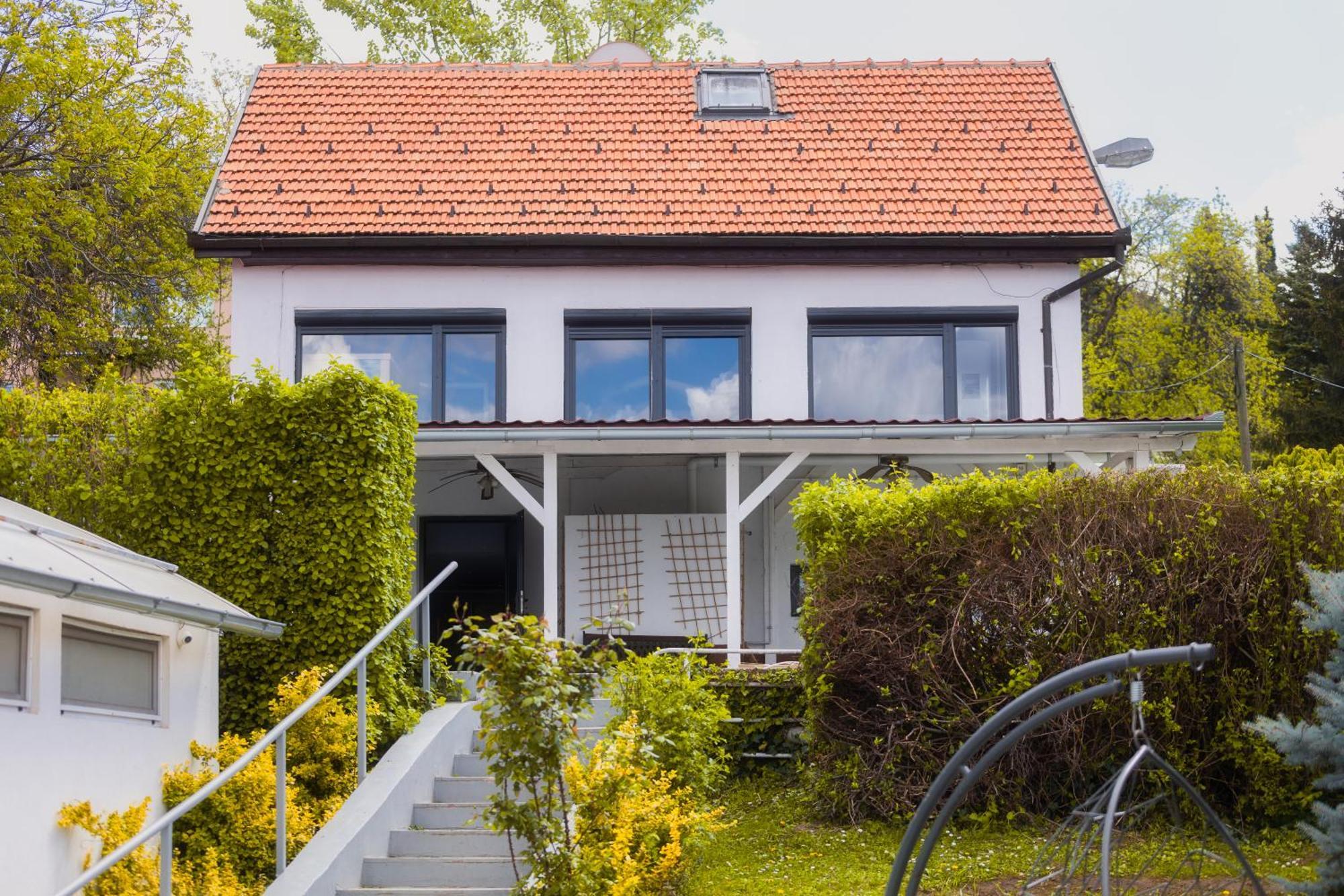 Sunshine Villa *